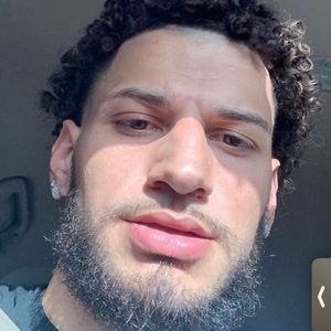 Meet your Posher, Derrick